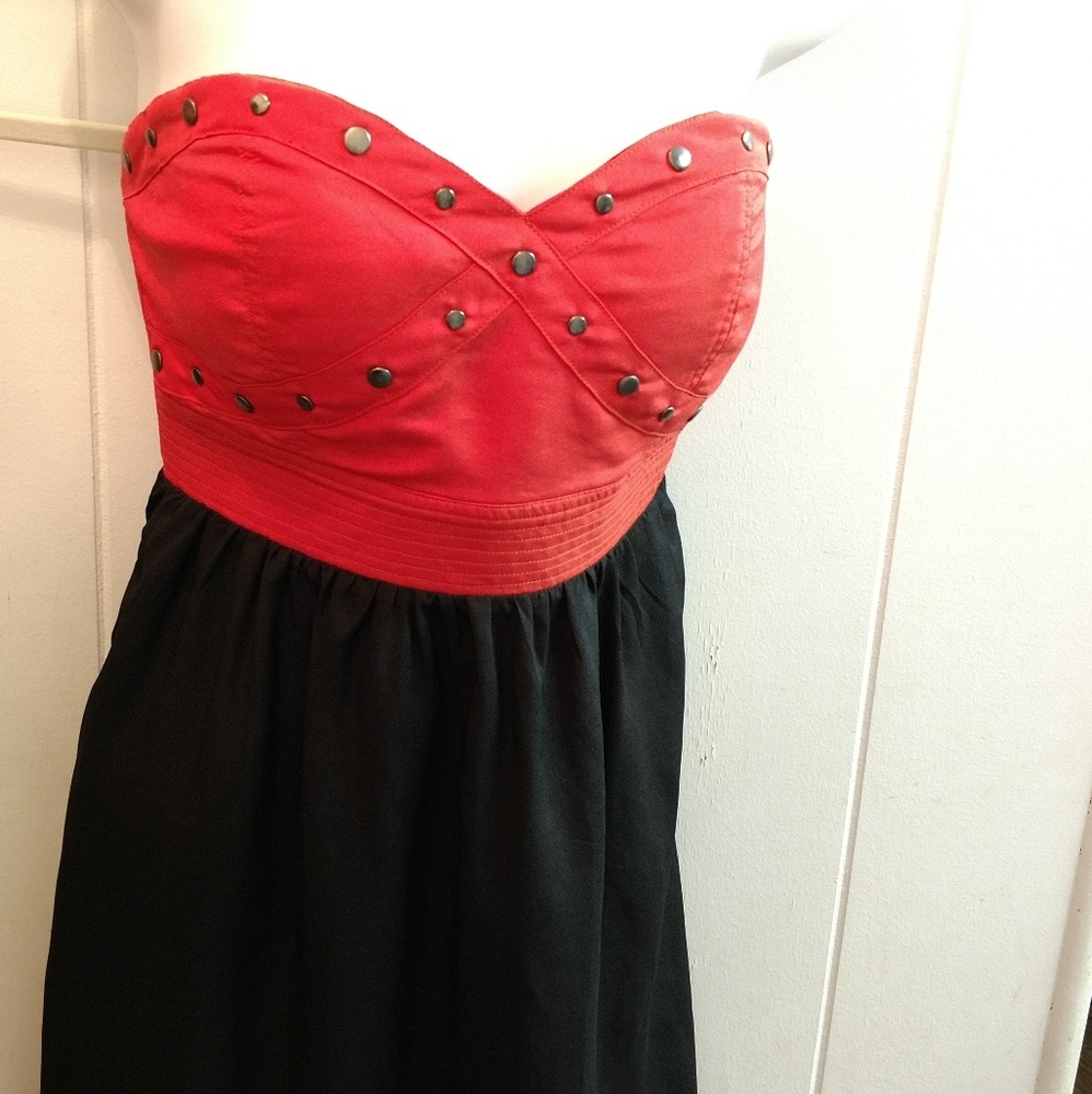 2B BEBE Small Strapless dress